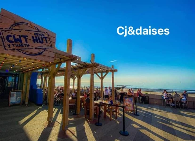 Cj & Daisies Holiday Home Prestatyn Esterno foto