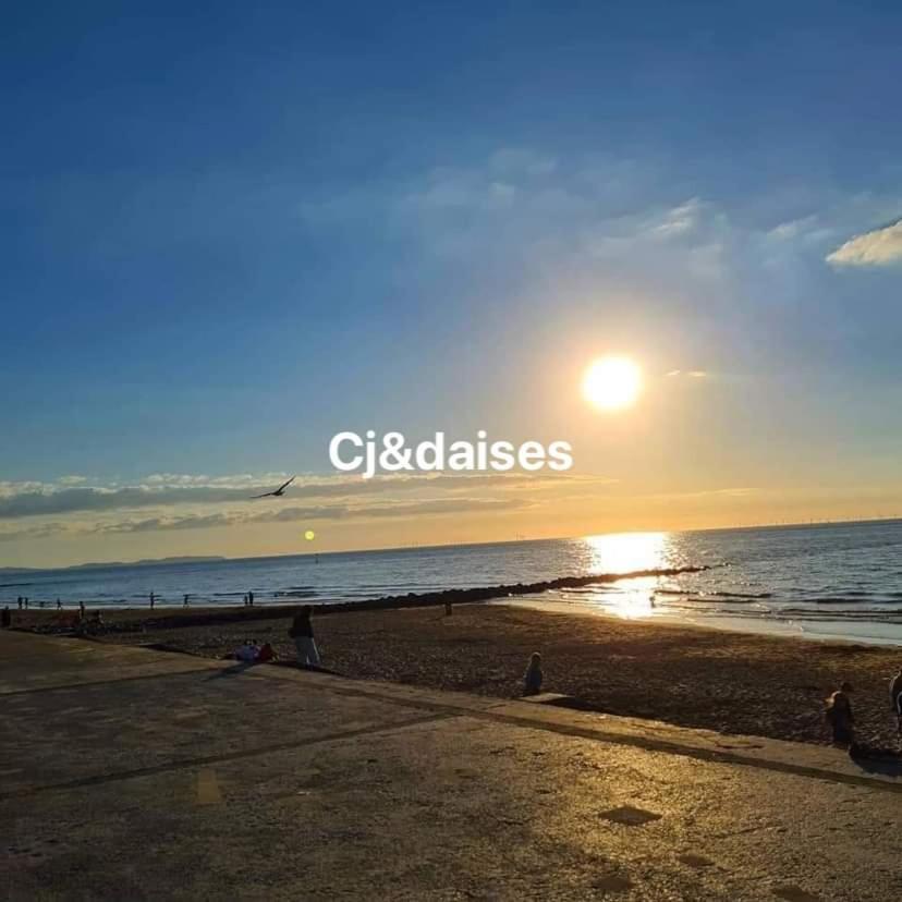 Cj & Daisies Holiday Home Prestatyn Esterno foto