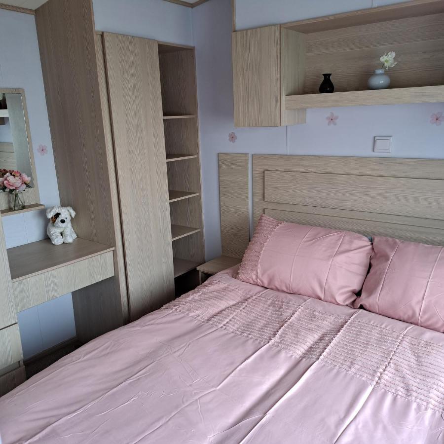 Cj & Daisies Holiday Home Prestatyn Esterno foto